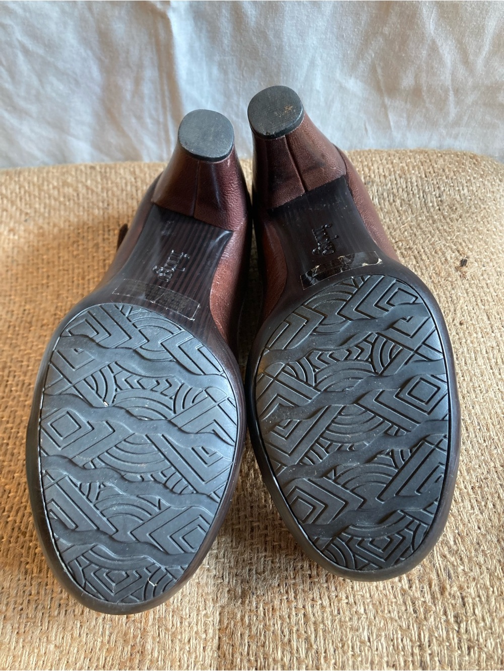 Vintage Brown Leather Mary Jane Heels - Picture 9 of 9